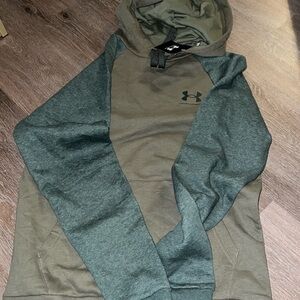 Mens Under Armour olive& dark green color block hoodie. Small. NWT.